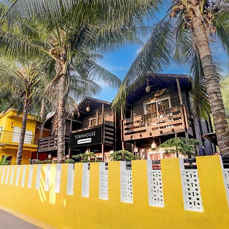 Hotel Super Townhouse Morjim Extérieur photo