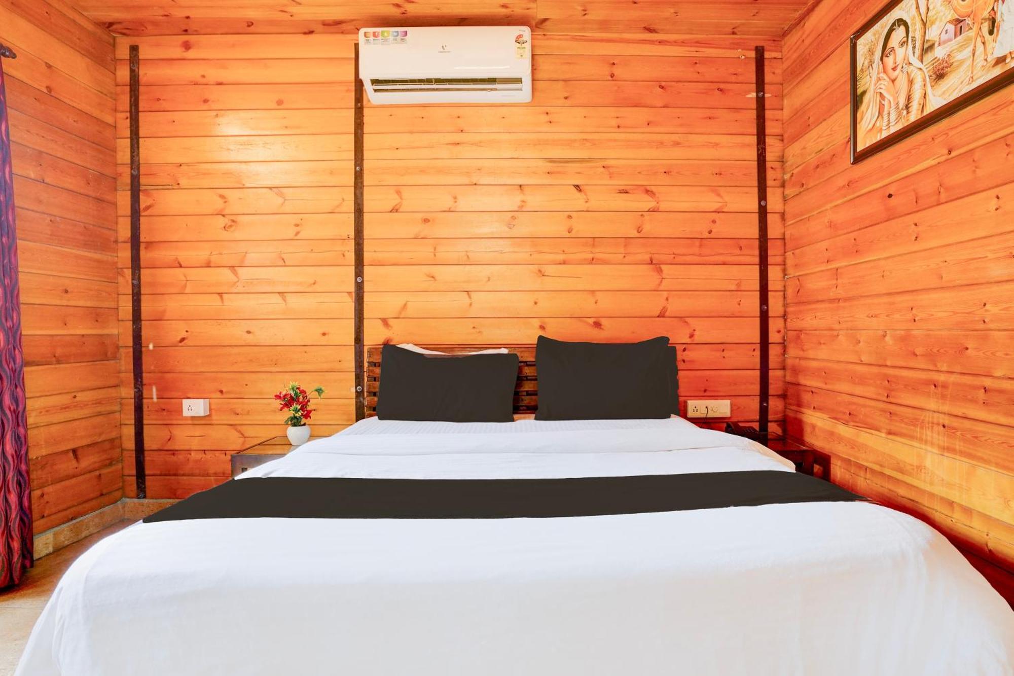 Hotel Super Townhouse Morjim Extérieur photo