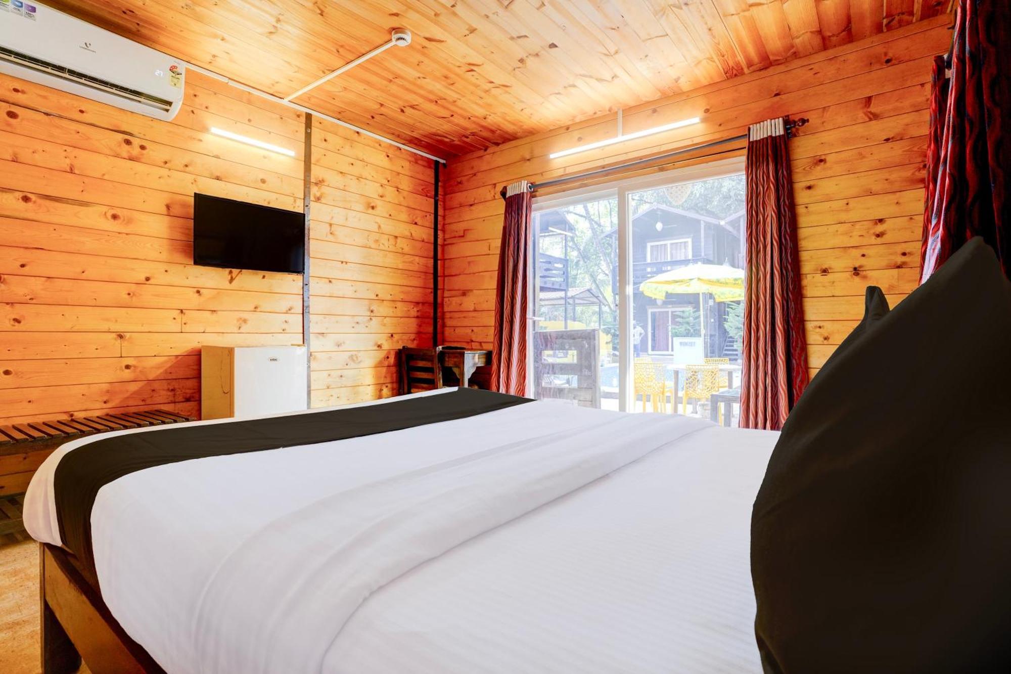 Hotel Super Townhouse Morjim Extérieur photo