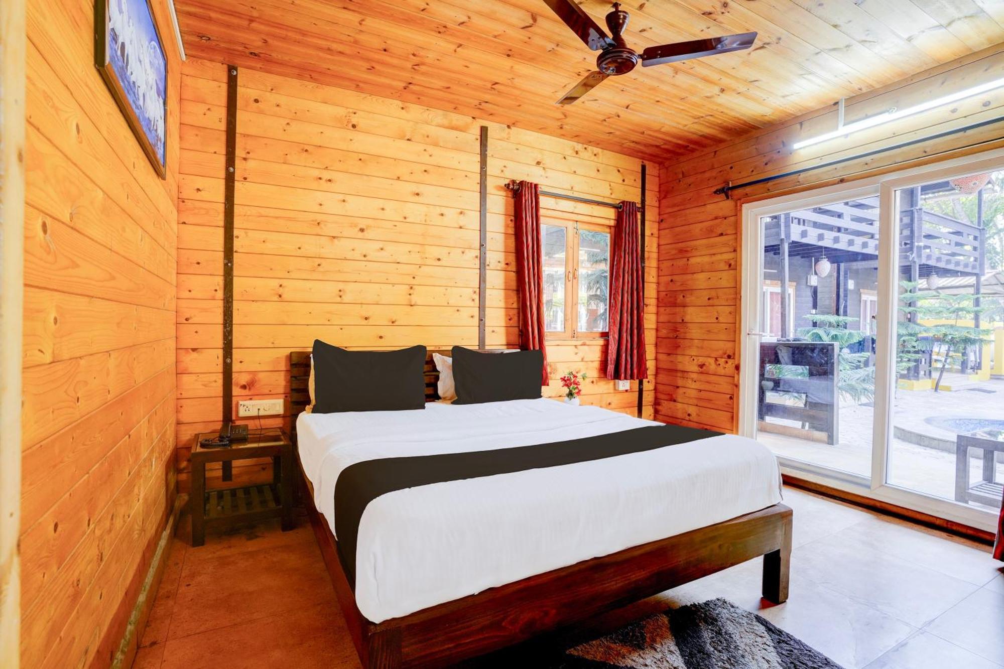 Hotel Super Townhouse Morjim Extérieur photo