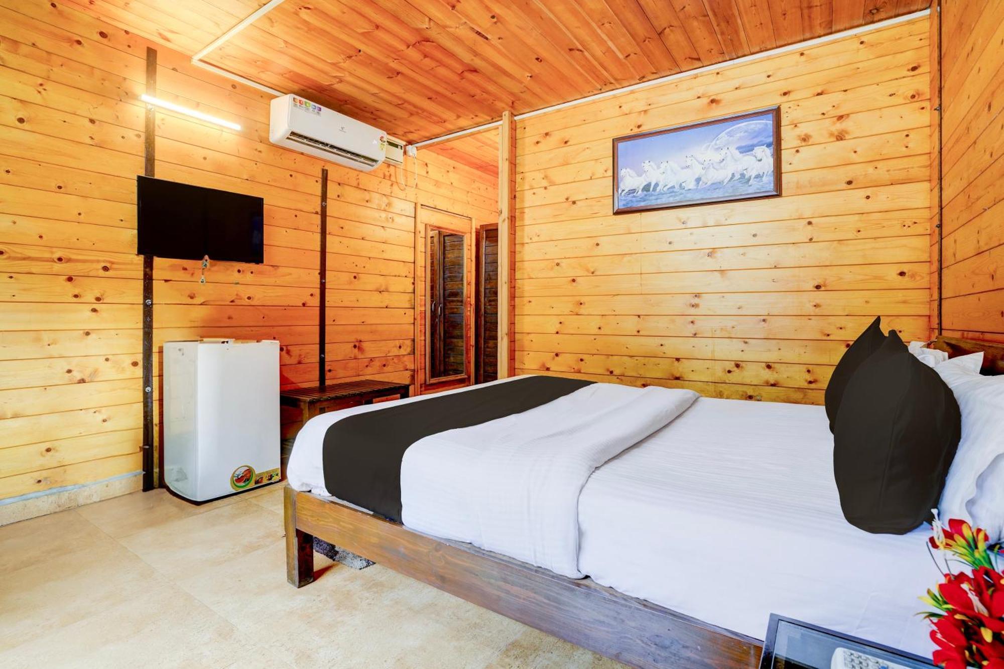 Hotel Super Townhouse Morjim Extérieur photo