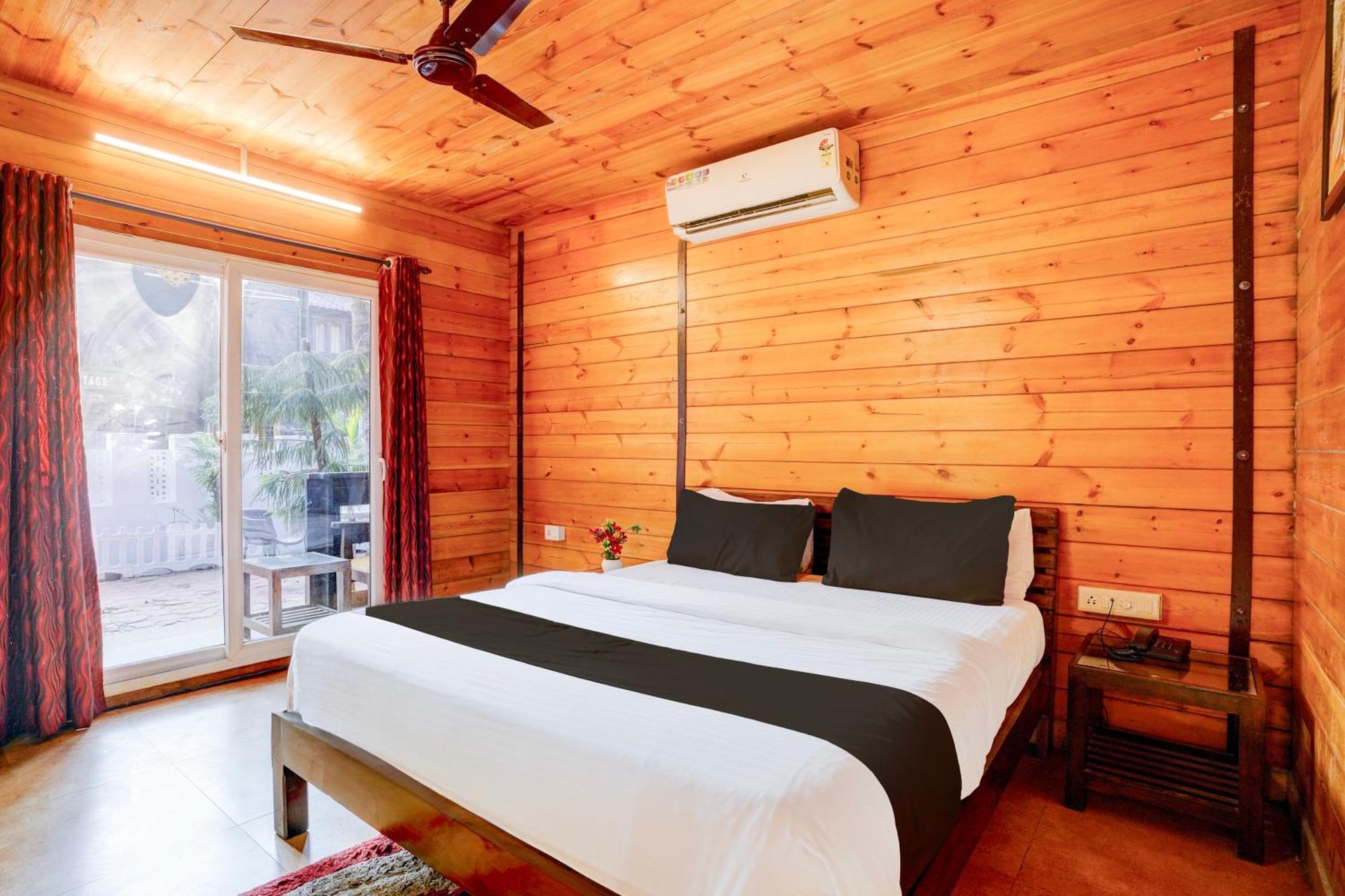 Hotel Super Townhouse Morjim Extérieur photo