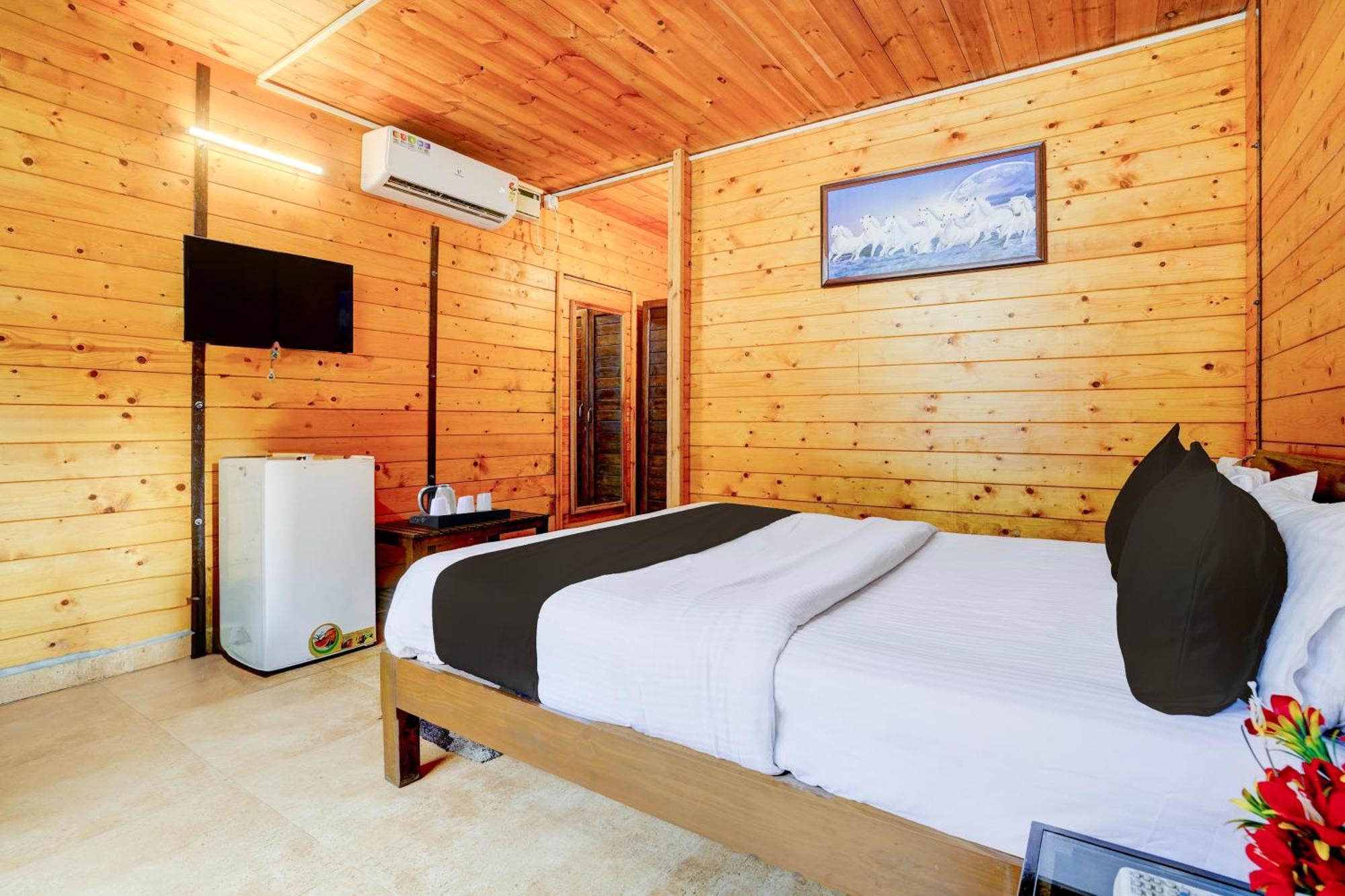 Hotel Super Townhouse Morjim Extérieur photo
