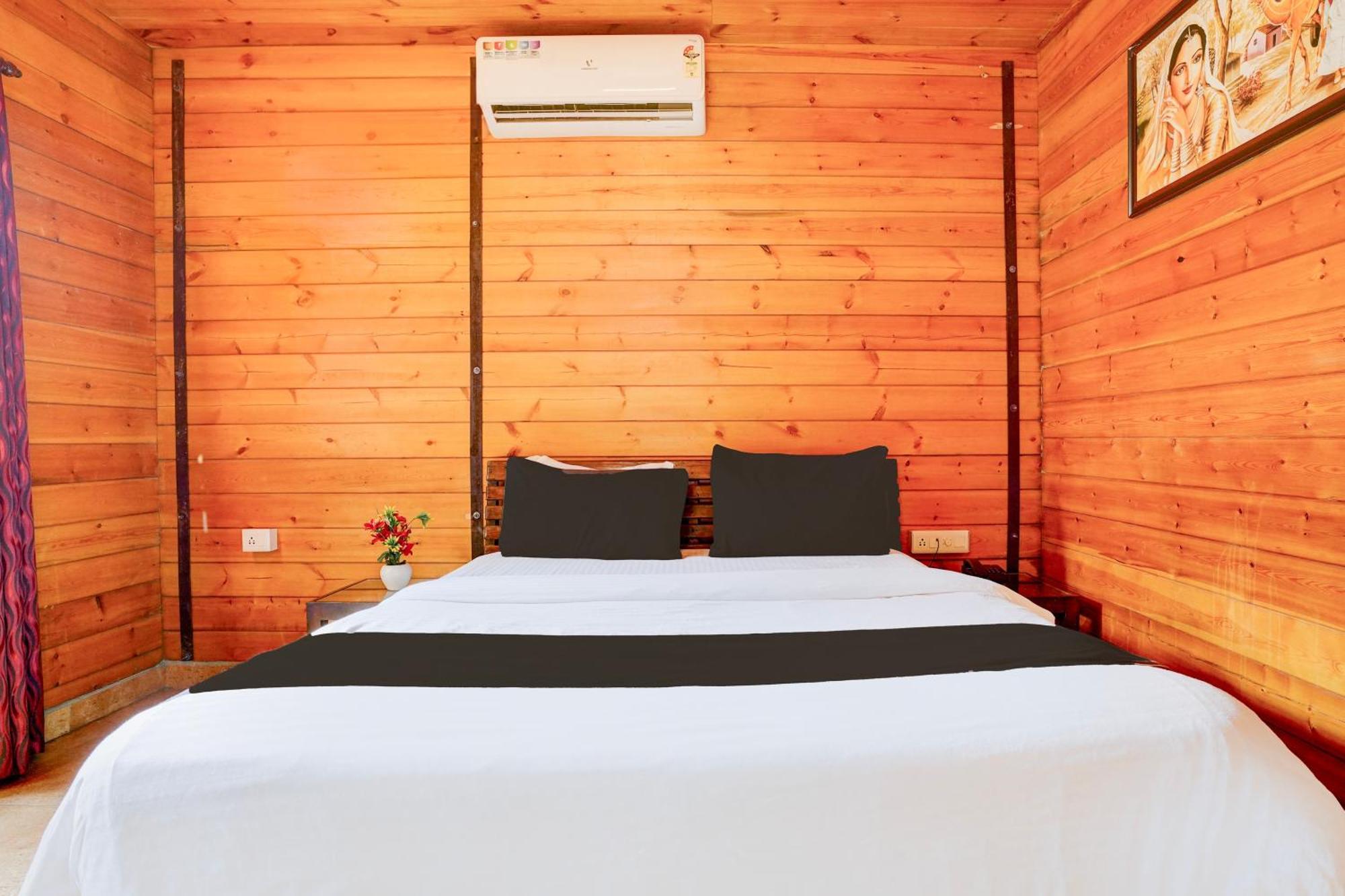 Hotel Super Townhouse Morjim Extérieur photo