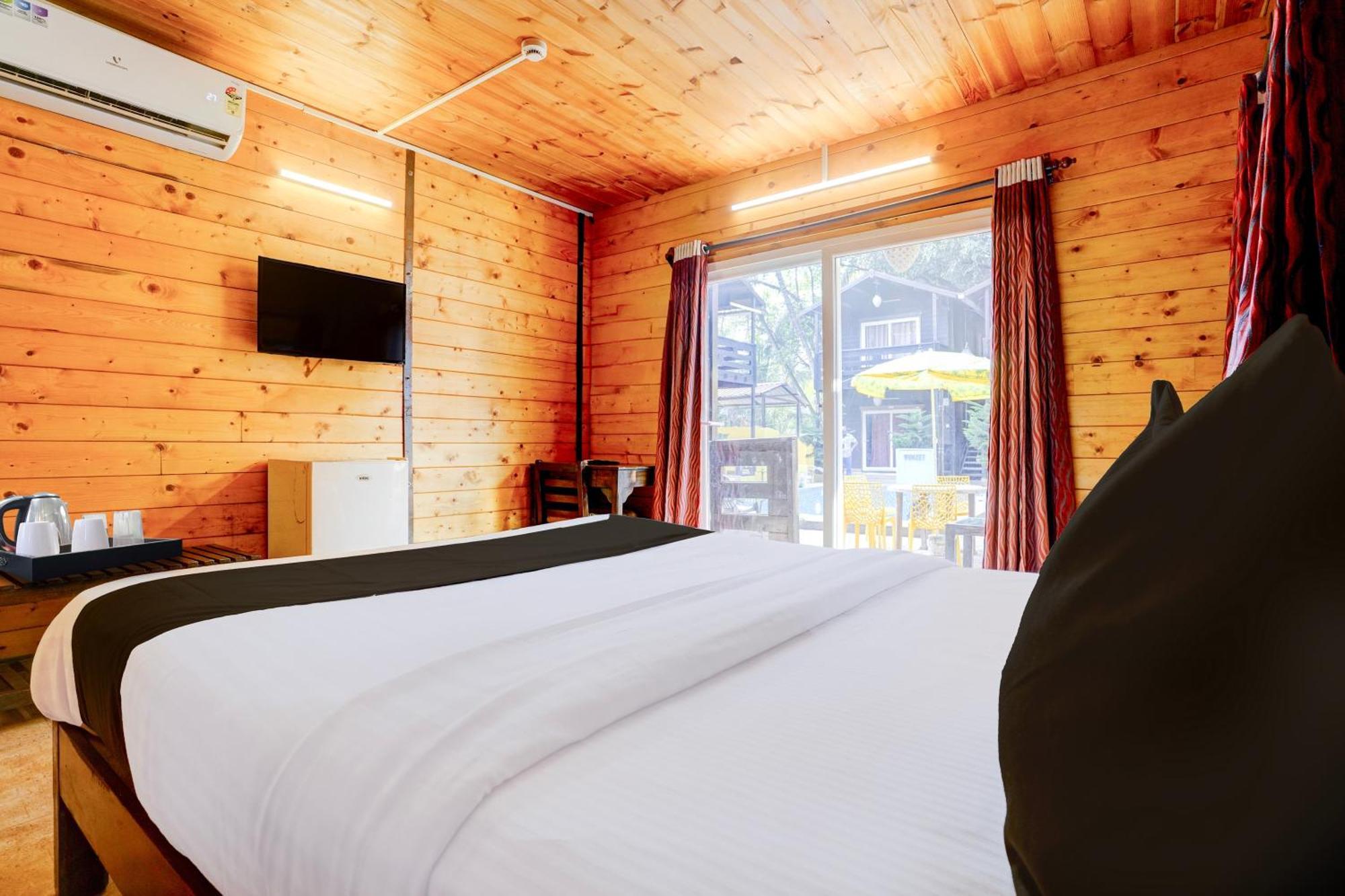 Hotel Super Townhouse Morjim Extérieur photo