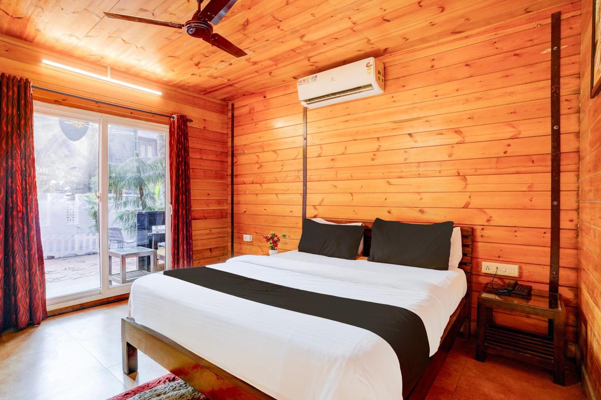 Hotel Super Townhouse Morjim Extérieur photo